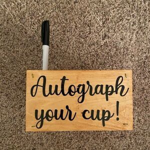AUTOGRAPH YOUR CUP Party Cup & Marker Holder